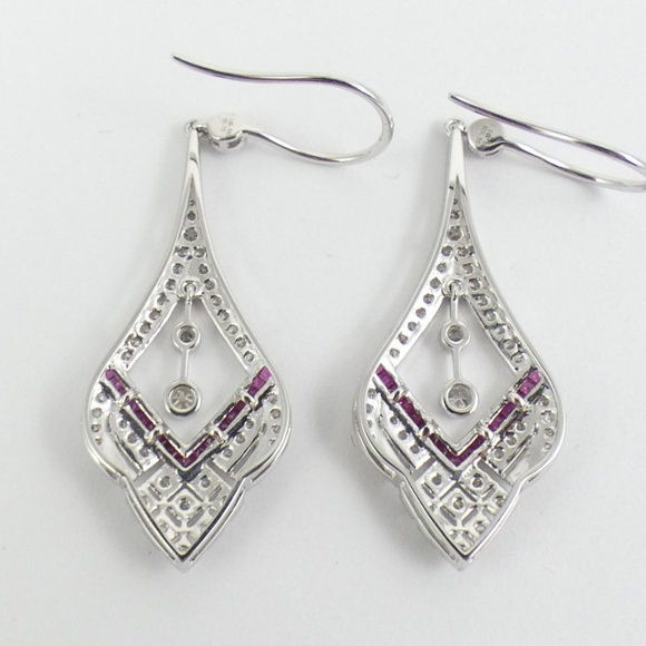 Spectacular Earrings That are Sure to Impress that Special Someone. - Picture 2 of 5